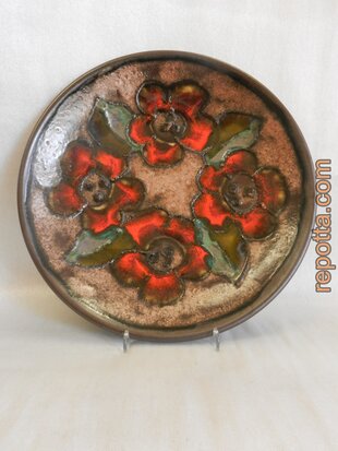 ruscha colourful plate with orange red flowers 