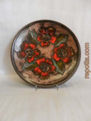 ruscha colourful plate with orange red flowers 