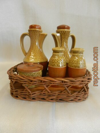 5 piece flavouring set in basket